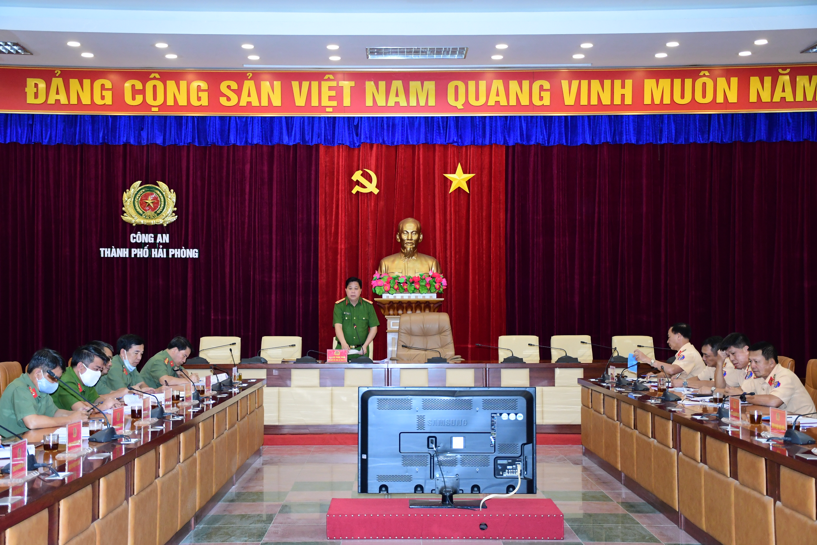 Đại tá Bùi Trung Thành - PGĐ chỉ đạo về công tác phân tuyến, địa bàn tuần tra kiểm soát